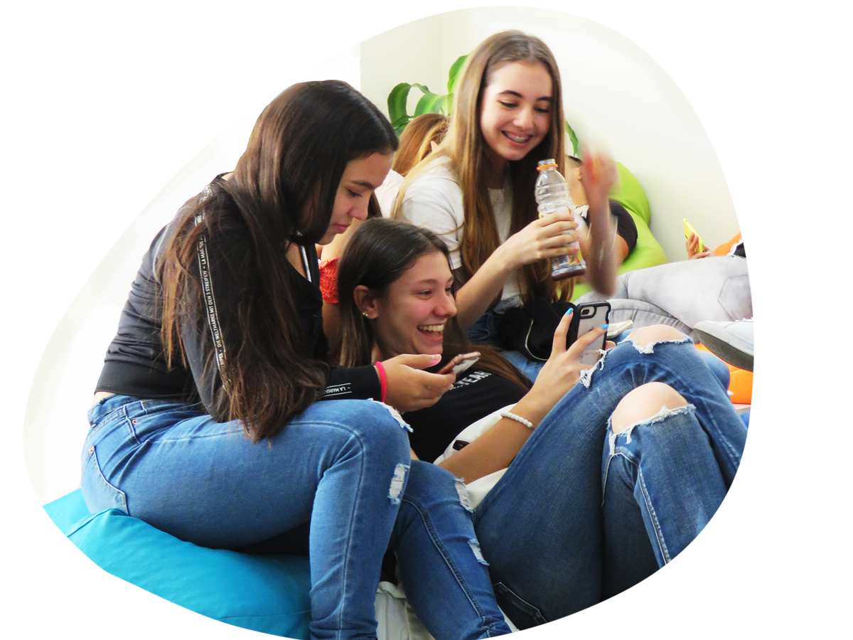 Estudiantes compartiendo